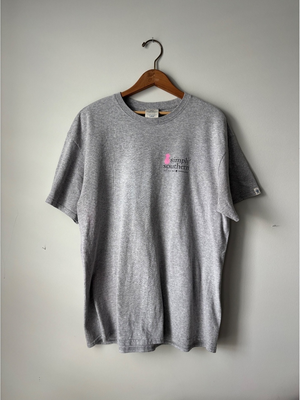 Simply Southern Leopard Pineapple Graphic T-Shirt Women's Large Gray Preppy